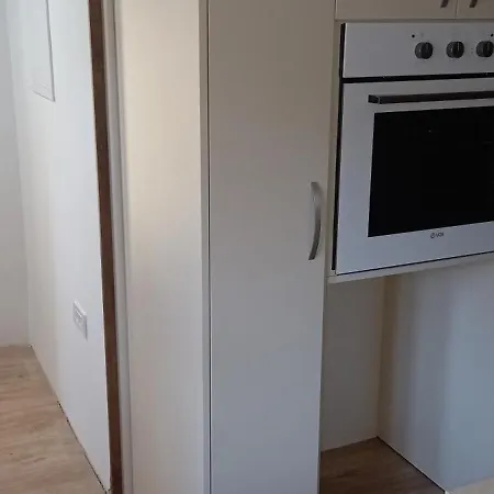 Bezenica Apartment